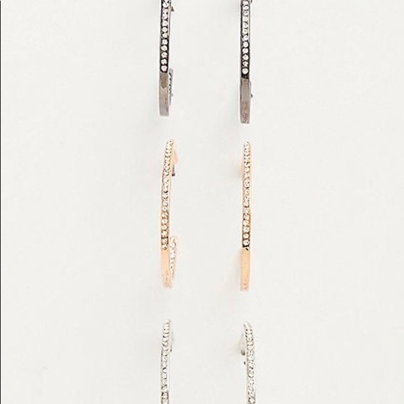 Mini Hoop Earring NWT - Picture 1 of 2